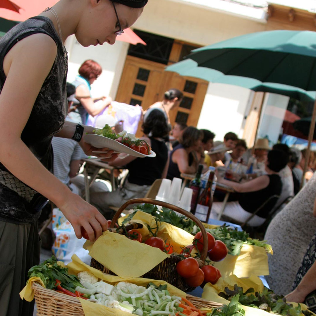 APÉRO & REPAS AU JARDIN